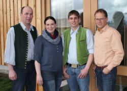 Foto: v.l. Martin Weber, Vorsitzender des MR, Maria Schnitzenbaumer, Georg Schnitzenbaumer jun., Klaus Schiller, MR-Geschäftsführer
